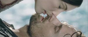 Arwen kisses Aragorn
