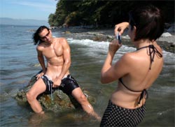 Women like to ogle sexual images more than men. 